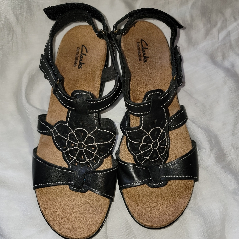 Clarks Bendables Leisa Taffy Sandals Size 11 W Women's Black Leather Slingback
